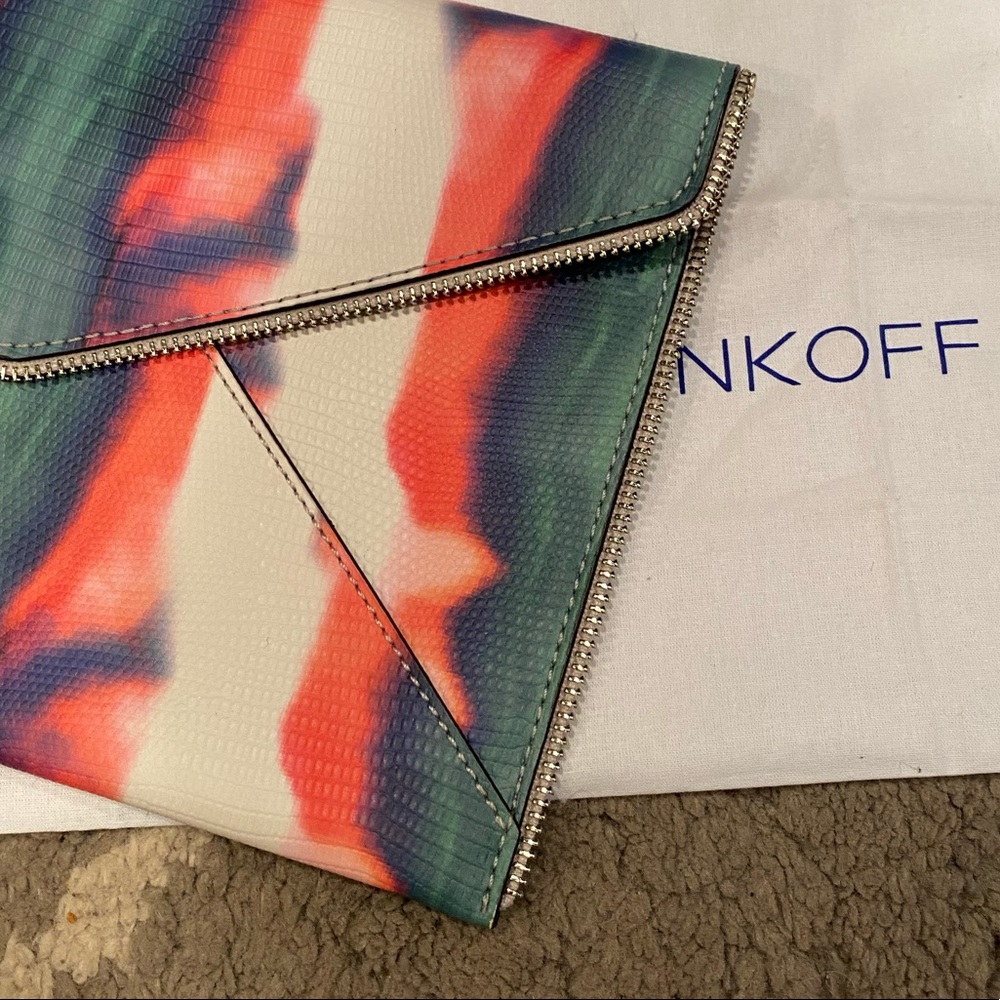 ❤️‍🔥 Rebecca Minkoff Tie Dye clutch w/zipper edge - Picture 5 of 6
